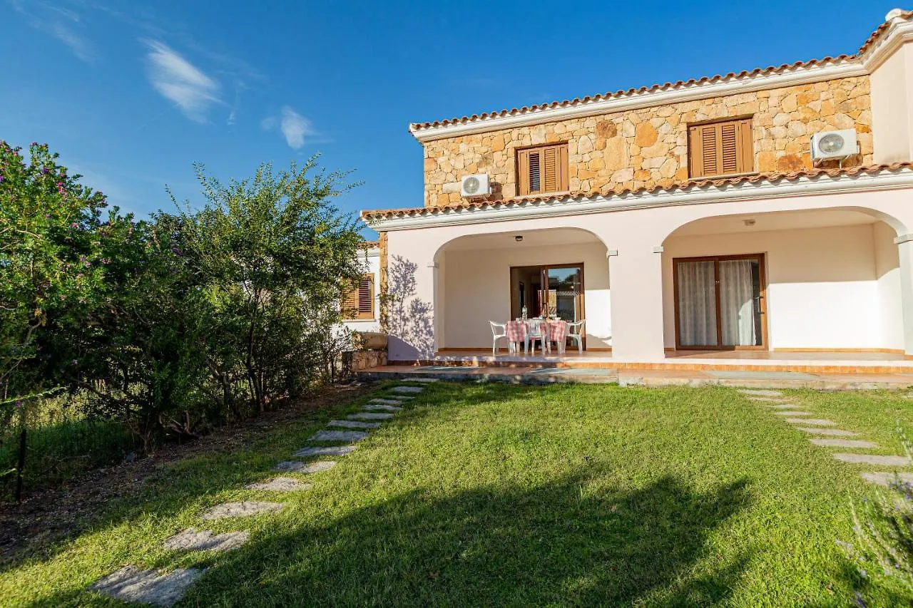 Apartment Appartamento Sette Posti Vicino Al Centro Di San Teodoro San Teodoro  Italy